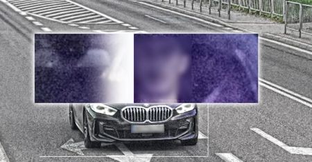 Środkowy palec do fotoradaru. Rekordzista zatrzymany, będzie deportacja
