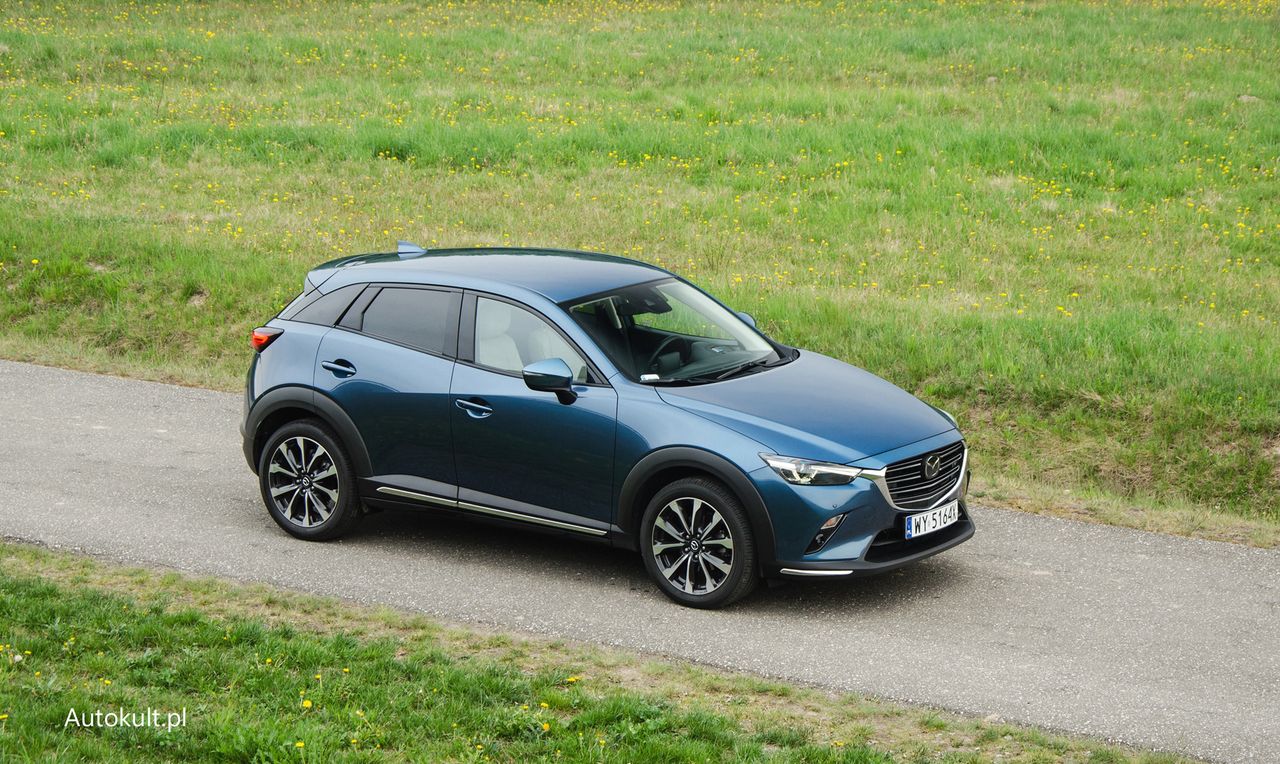 Mazda CX-3 jest mała i dość droga, ale to nie szkodzi. Podbiła rynek i serca kobiet.