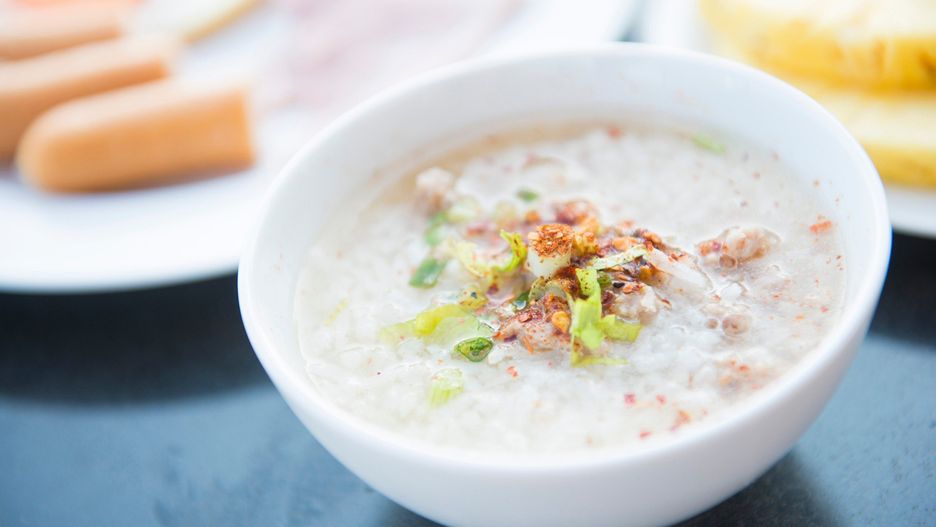 Congee to ciepły kleik ryżowy, który leczy żołądek i koi ciało.