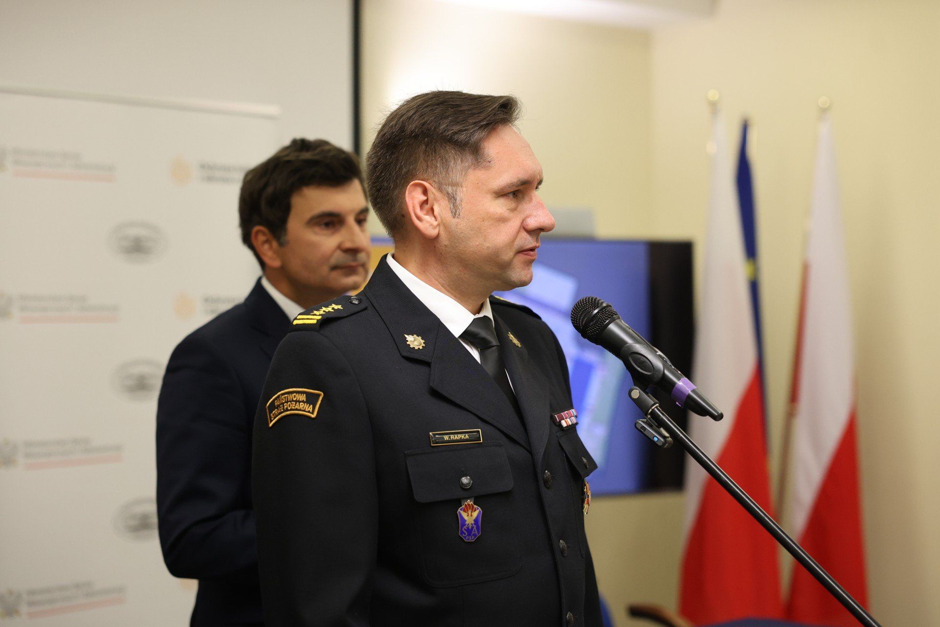 Tychy: podpisano umowę na rozbudowę komendy miejskiej. Nowy magazyn ma poprawić warunki pracy strażaków i zadbać o bezpieczeństwo obywateli