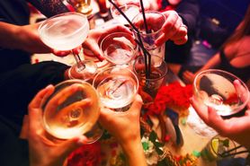 7 sygnałów świadczących o tym, że masz problemy z alkoholem