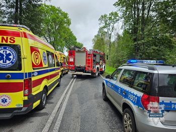Powiat przasnyski: Czołowe zderzenie cysterny z osobówką na Mazowszu. Cztery osoby nie żyją. Droga jest zablokowana