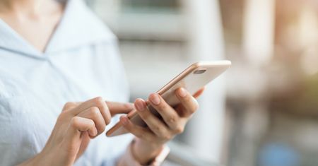 Ukryta funkcja w telefonie. Co stanie się, gdy nim potrząśniemy?