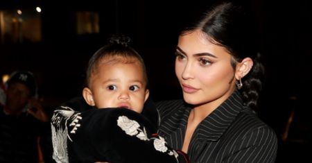 Kylie Jenner urodziła syna. Chłopiec wygląda niemal identycznie jak jego siostra
