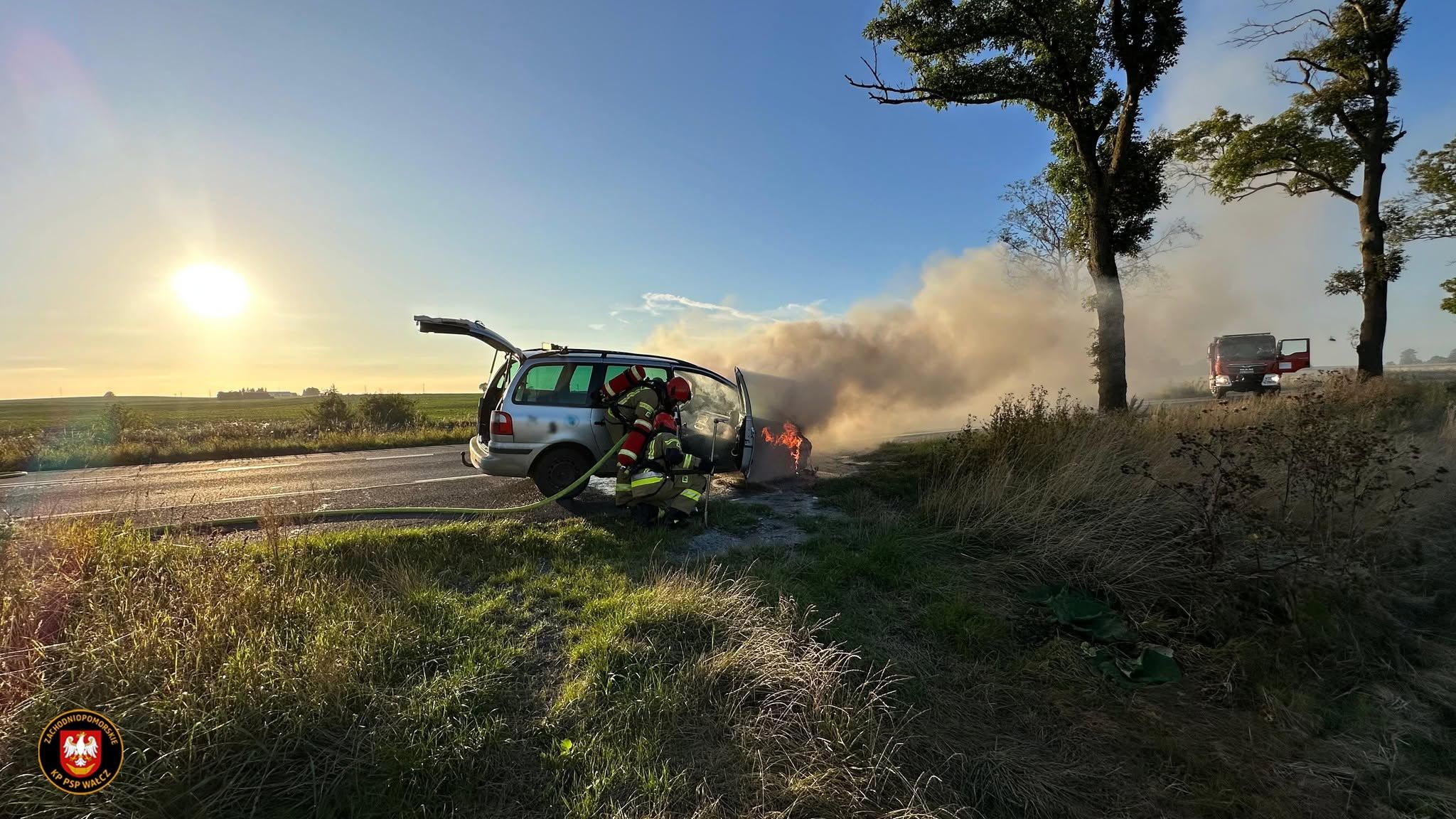 Pożar samochodu na trasie Piła - Gostomia.