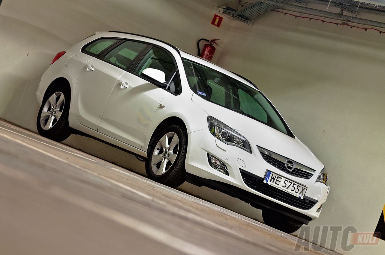 Opel Astra ST (fot. Marcin Pogorzelski)