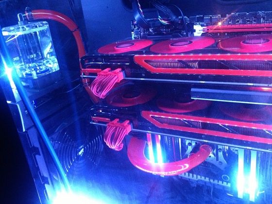 AMD Radeon HD 7990 CrossFireX zdjęcie