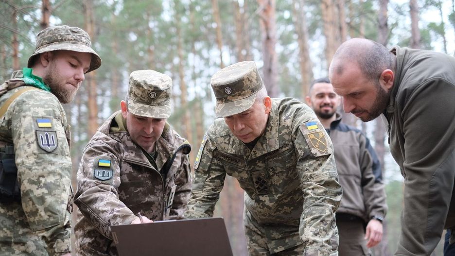 Wojna w Ukrainie. Głównodowodzący siłami obrony gen. Ołeksandr Syrski podczas odprawy oficerów