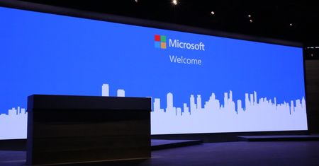 Microsoft podpisuje listę obecności na MWC 2017