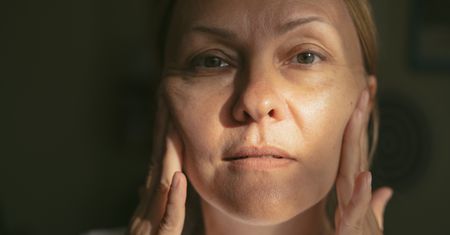 Ekspertka mówi jasno o pielęgnacji skóry. "Nie zawsze to, co modne, jest dobre"