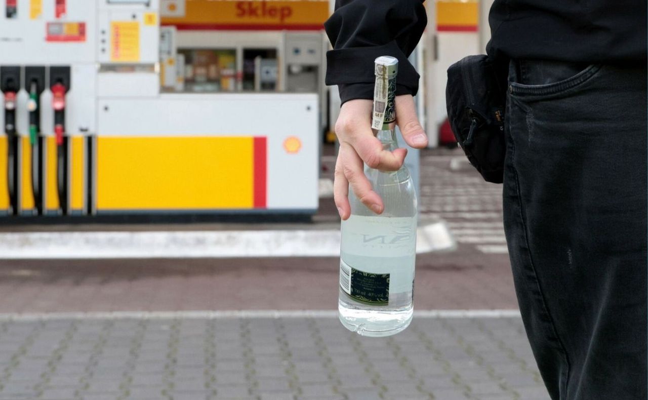 Pracuje na stacji paliw. "W święta sprzedaż alkoholu rośnie"