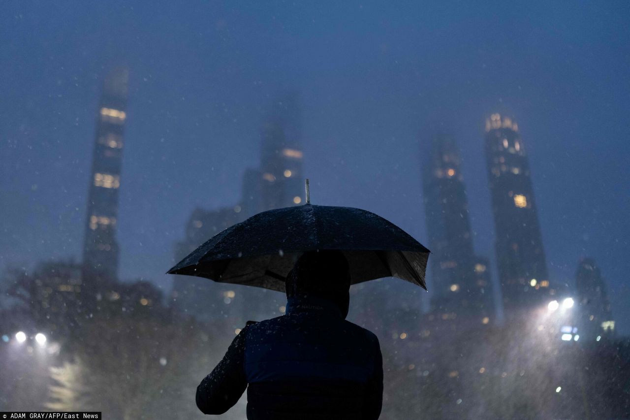 Winter storms leave 80,000 in the dark across 30 states