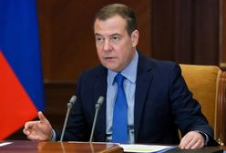 Miedwiediew w szale. "Łajdacy, kaci, mordercy"