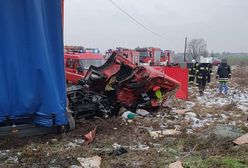 Chociszewo. Ciężarówka wjechała pod pociąg. Kierowca nie żyje