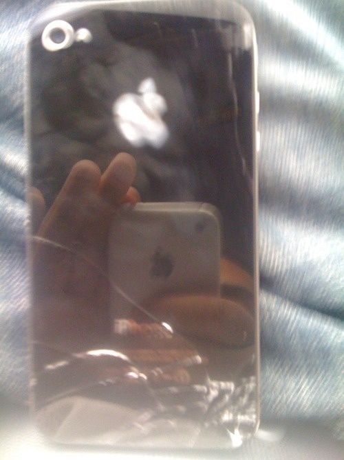 Tak wygląda iPhone 4 upuszczony z wysokości 30 cm 2