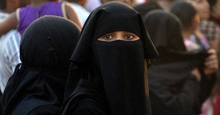 Zabójstwo honorowe w Pakistanie. Dwie nastolatki zastrzelone