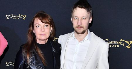 Justyna Sieńczyłło po raz pierwszy po pogrzebie Emiliana Kamińskiego. Na premierze teatralnej ktoś jej towarzyszył