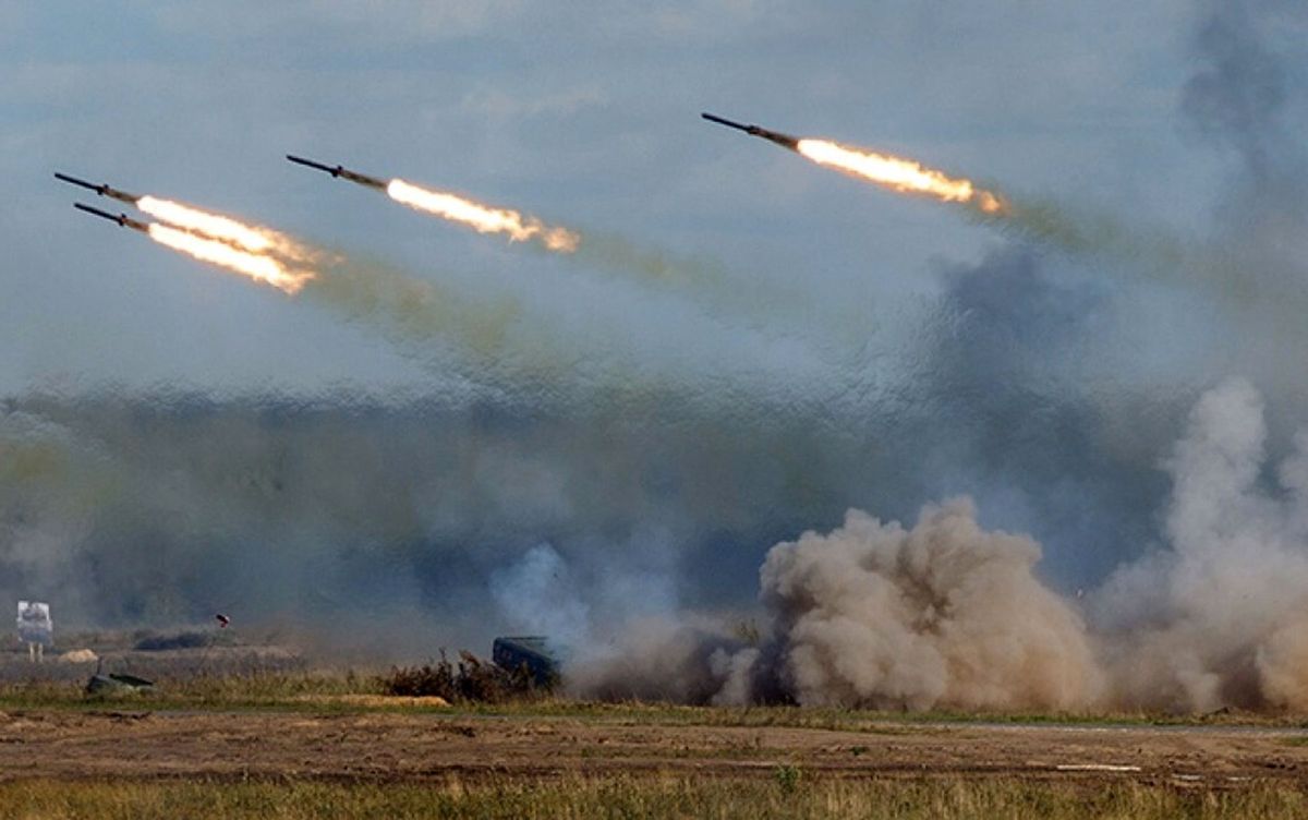 Rosjanie wystrzeliwują rakiety (zdj. ilustracyjne)