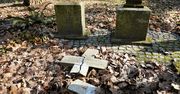 "Czysty wandalizm". Ktoś zniszczył nagrobki w szczecińskim lapidarium