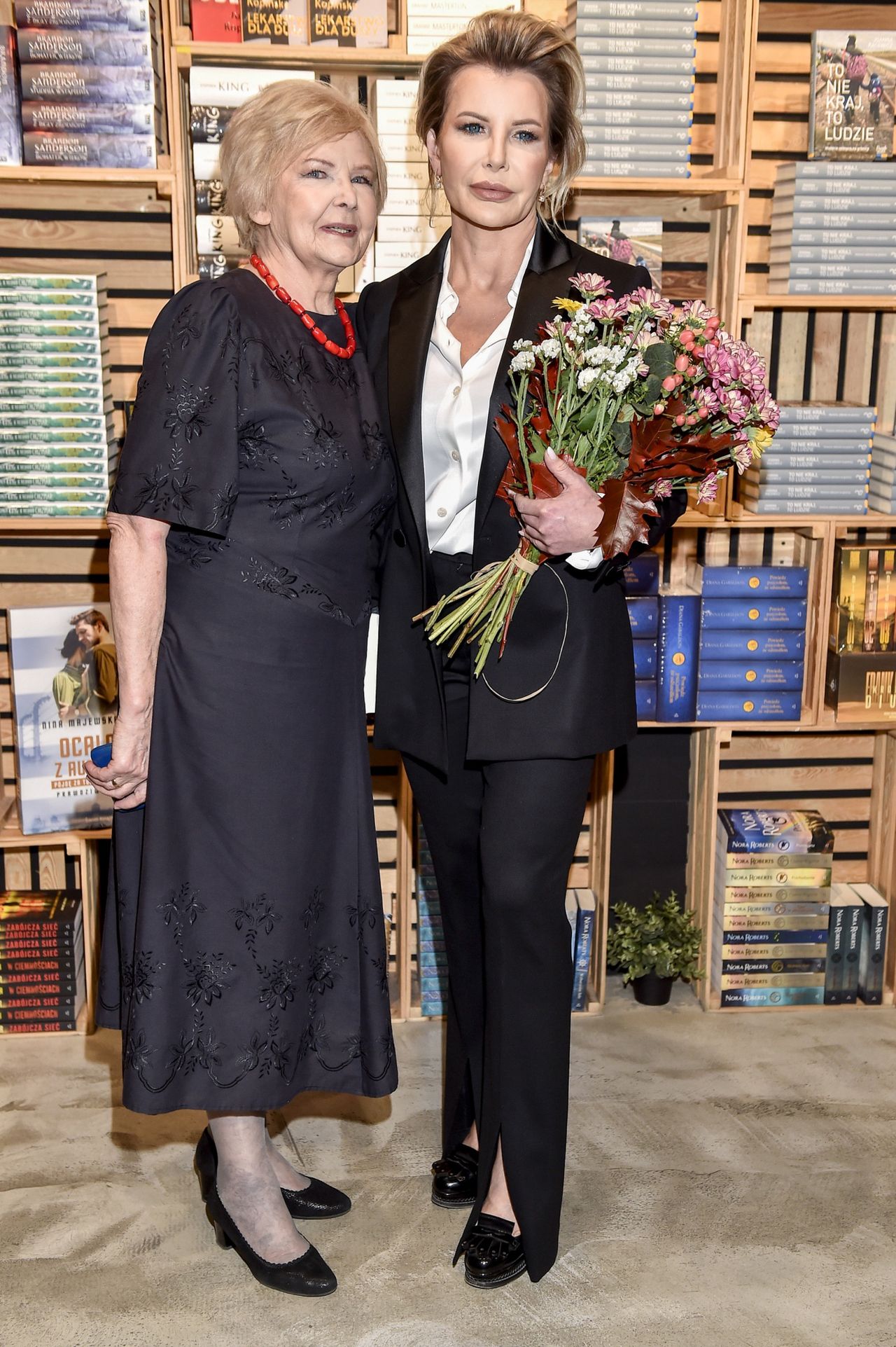 Joanna Racewicz na premierze książki z mamą