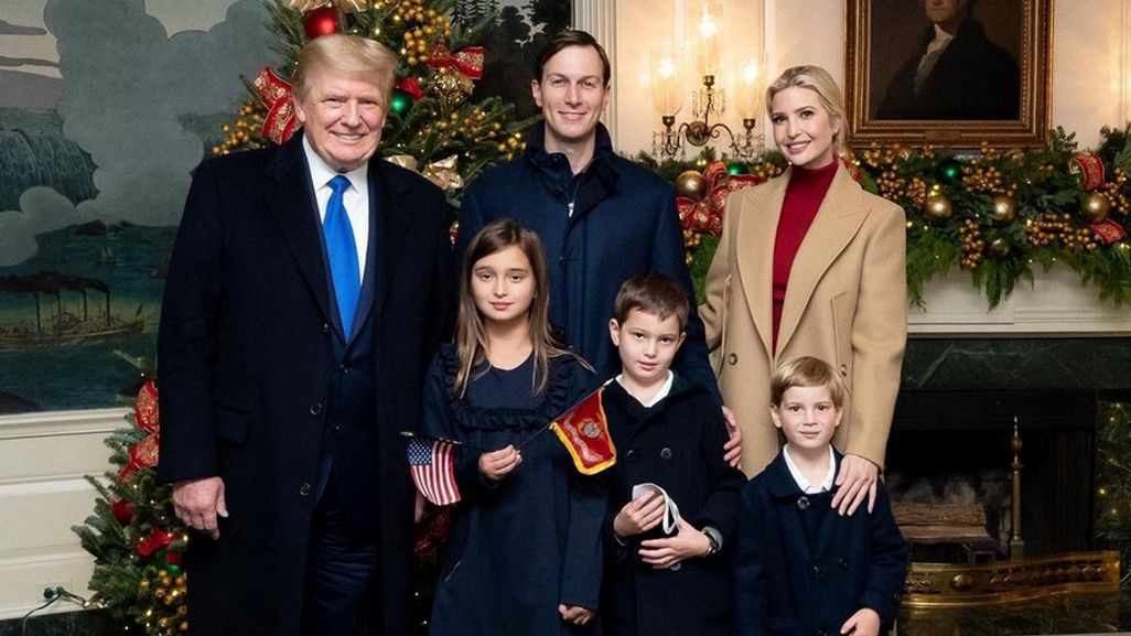Ivanka Trump w świąteczny piątek opublikowała w mediach społecznościowych rodzinne zdjęcie z Białego Domu.