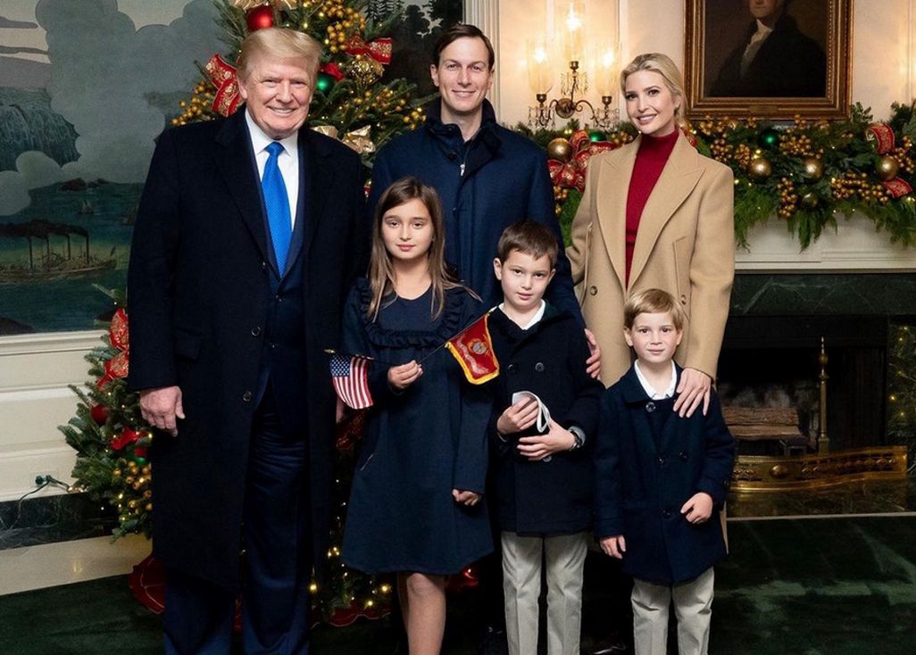 Ivanka Trump w świąteczny piątek opublikowała w mediach społecznościowych rodzinne zdjęcie z Białego Domu.