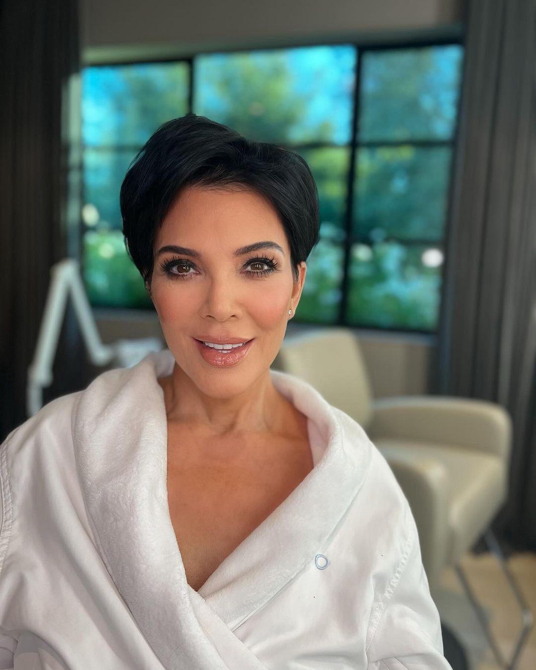 Kris Jenner in new photos. A different person?