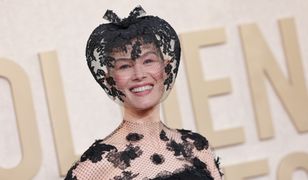 Rosamund Pike z WAOLKĄ na Złotych Globach. Chciała zakryć BLIZNĘ. "Miałam wypadek"