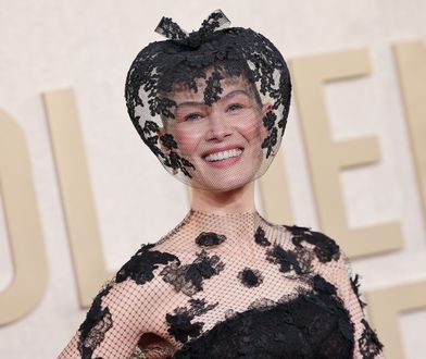 Rosamund Pike z WAOLKĄ na Złotych Globach. Chciała zakryć BLIZNĘ. "Miałam wypadek"