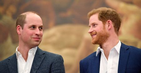 Książę Harry i książę William opuścili kaplicę po pogrzebie Filipa, pogrążeni w rozmowie. Zakopali topór wojenny?