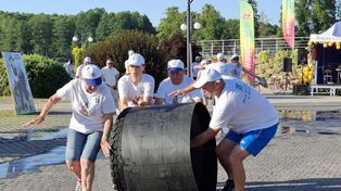 27. Krajowy Turniej Sołtysów. Niezwykłe konkurencje i wspaniała zabawa nad zalewem w Wąchocku. Zobacz zdjęcia