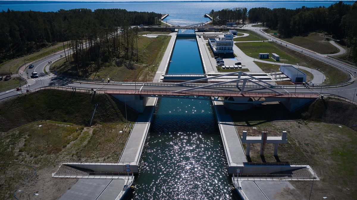 budowa kana�u �eglugowego
Adam War�awa
Ba�tyckie, Ba�tyk, budowa, budowlana, dron, inwestycja, kana�, komunikacja wodna, morze, natura, przekop, przyroda, Skowronki, szlak morski, sztuczna, usypywanie, widok, wyspa, z drona, z g�ry, z lotu ptaka, zdj�cie z drona, �eglugowy