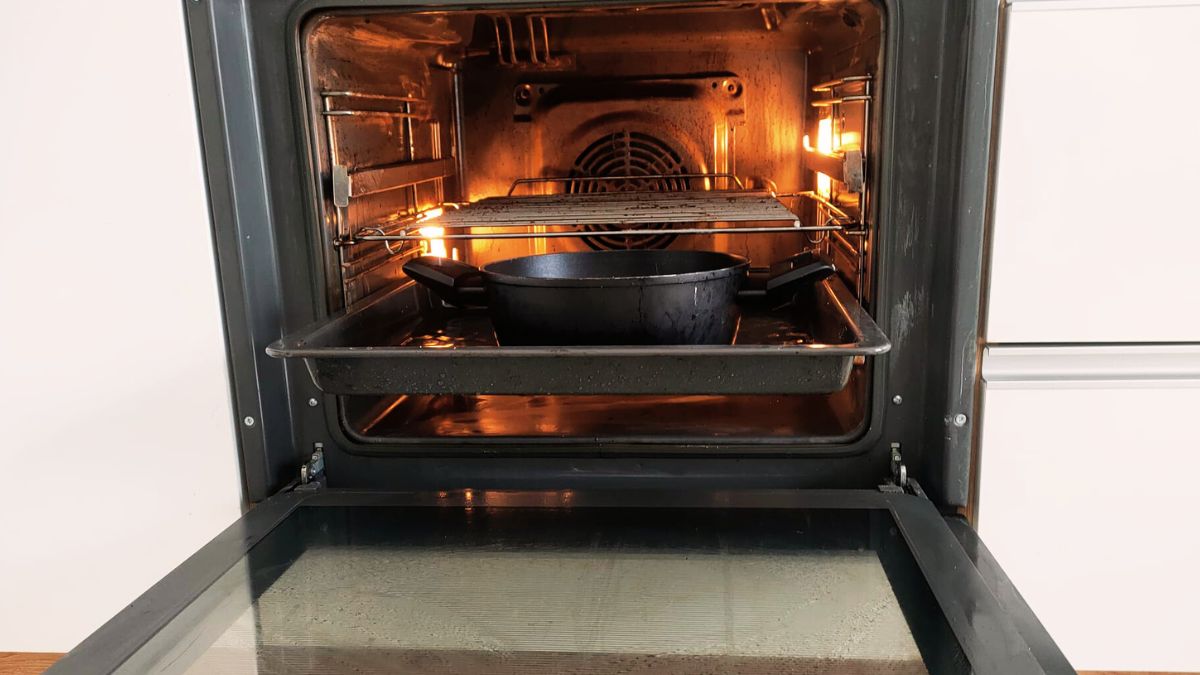 Jak wyczyścić piekarnik bez szorowania?