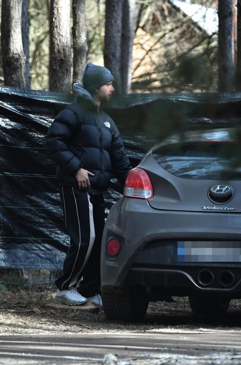 Maciej Musiał ogląda ustronną działkę za ponad milion złotych