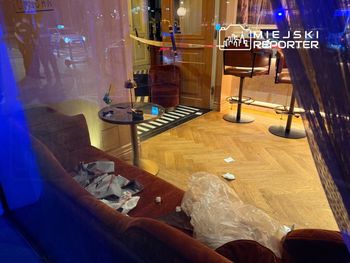 Atak nożownika w luksusowej restauracji hotelowej na Krakowskim Przedmieściu! „Wszedł do lokalu i zaatakował nożem”. Trwa obława