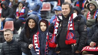 Kibice Rakowa Częstochowa na meczu z Widzewem Łódź. Gorący doping na trybunach. Szukajcie siebie na zdjęciach