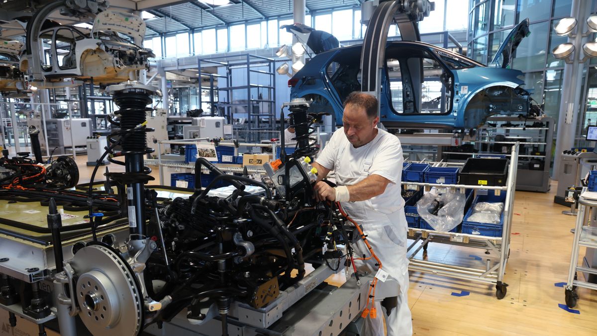 DRESDEN, GERMANY - MAY 14: Workers assemble Volkswagen ID.3 electric cars at the Volkswagen plant on May 14, 2025 in Dresden, Germany. Volkswagen led sales of electric car sales in Germany that rose 54% overall in April compared to April of last year. (Photo by Sean Gallup/Getty Images)