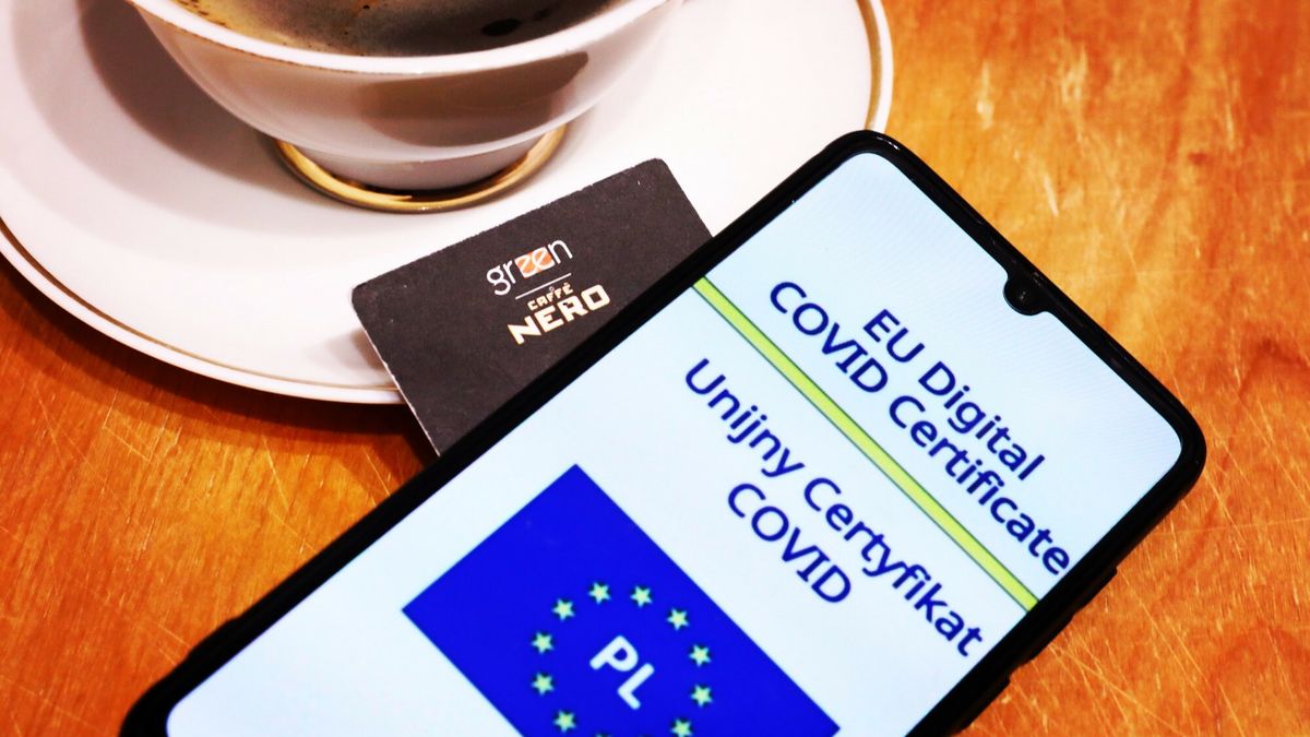 Komisja pracuje nad ustawą dającą pracodawcom możliwość sprawdzania statusu zaszczepienia 