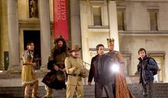 Ben Stiller zabawia się ze szkieletem dinozaura