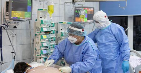 Medycy i pacjenci pozostawieni sami? Lekarz mówi wprost