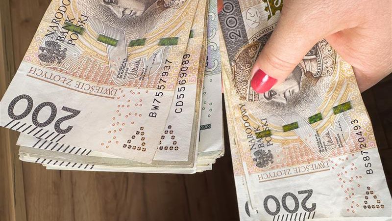 Wsparcie finansowe dla rodzin i samotnych rodziców. Nie przegap terminów