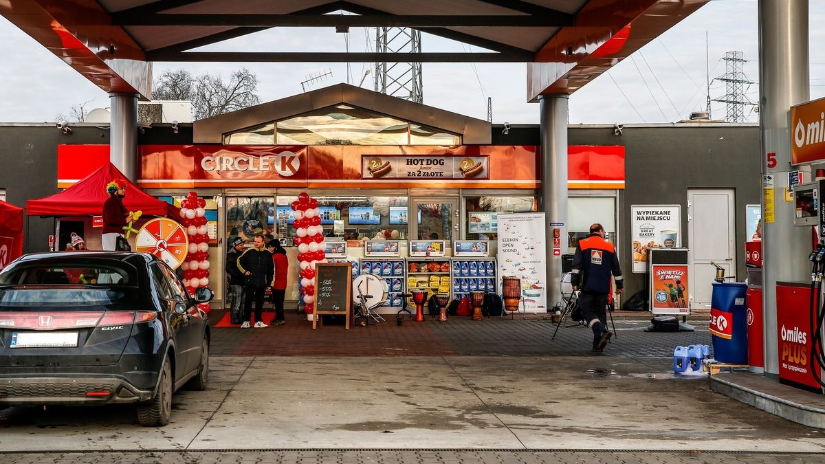 Stacje paliw to już teraz nieźle zaopatrzone sklepy. Co będzie po wejściu w życie zakazu handlu w niedzielę?