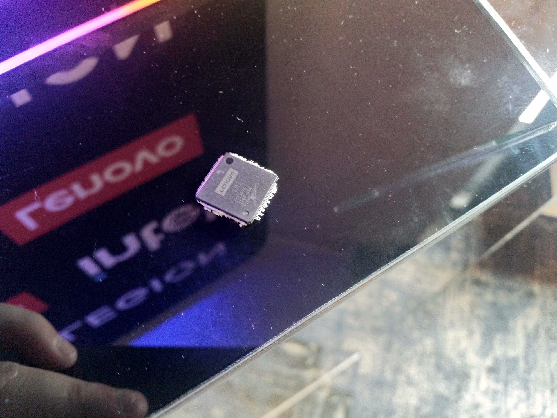 Układ LA1 AI stosowany w laptopach Lenovo. 