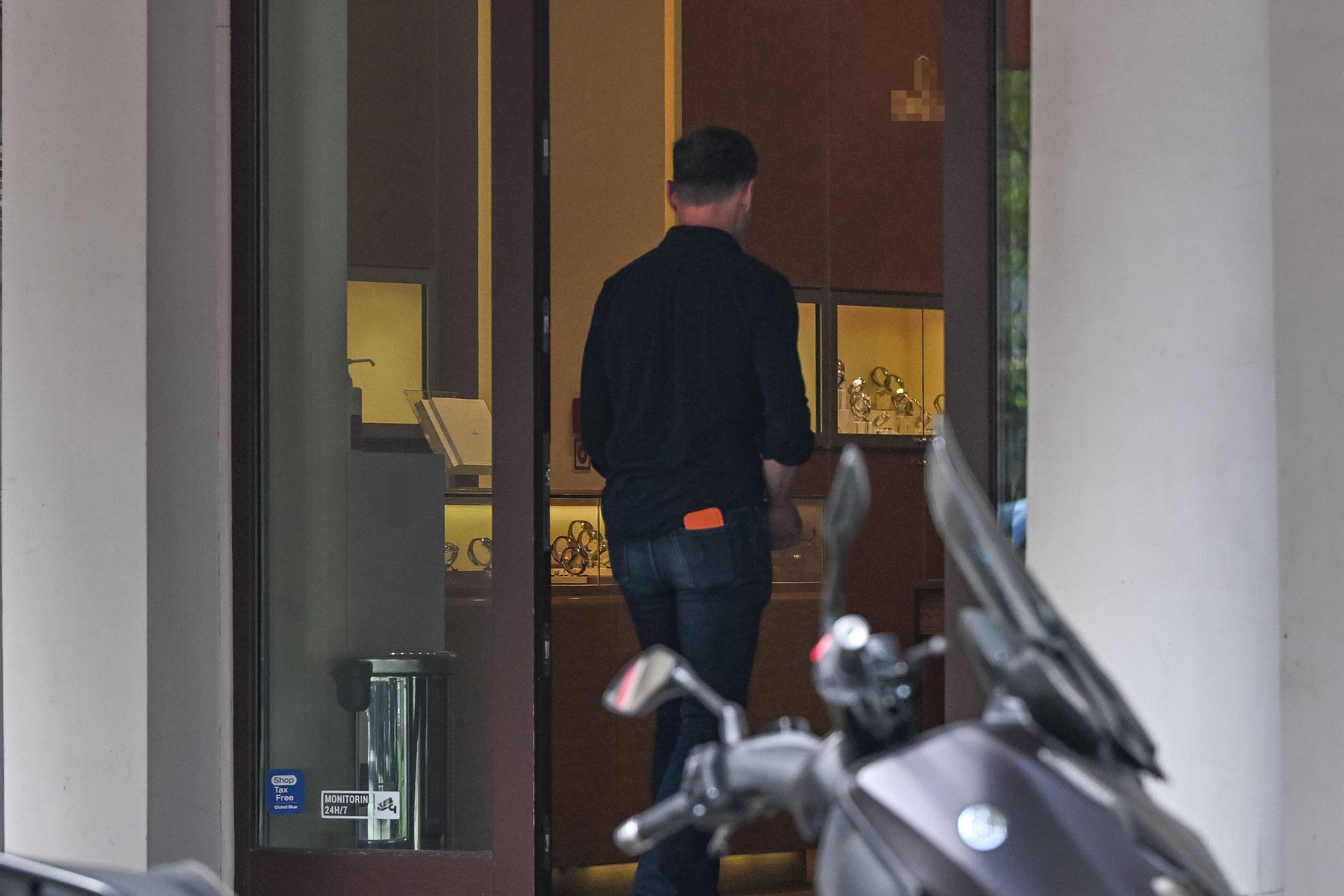 Piotr Kraśko wpadł do salonu jubilerskiego