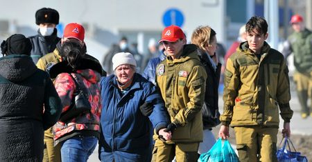 Milion uchodźców z Ukrainy w Polsce? Adrian Zandberg alarmuje
