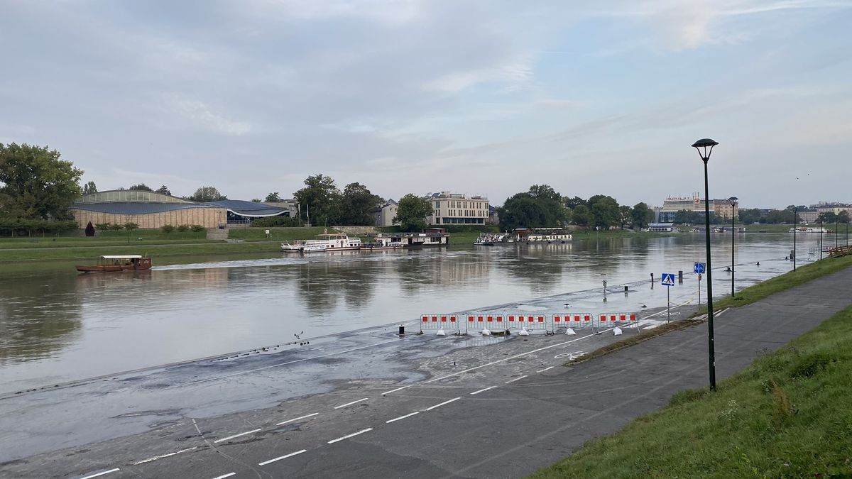 Zagrożenie powodziowe w Krakowie powoli mija.