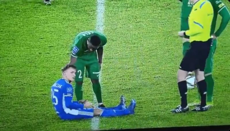 Wulgarny gest Jakuba Rzeźniczaka na boisku. Wyrzucili go z boiska... 