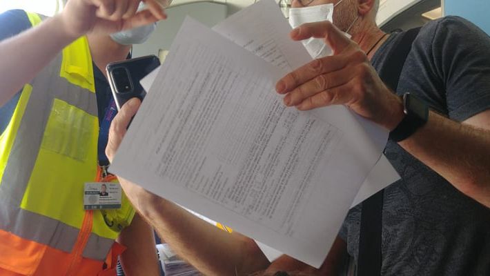 Zamieszanie z formularzami na pokładzie samolotu