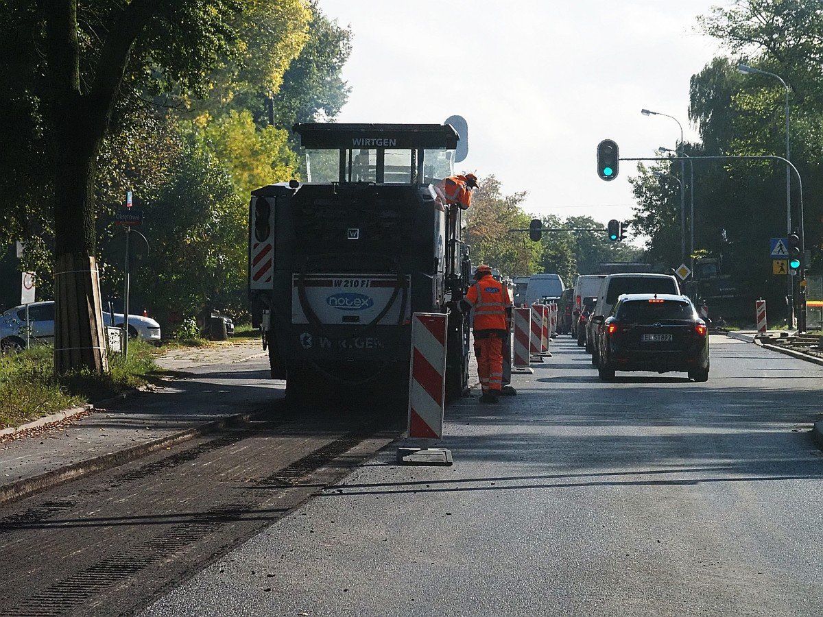 Łódź: Remont Brzezińskiej. Ruch został przeniesiony na nowo wyasfaltowaną połówkę jezdni