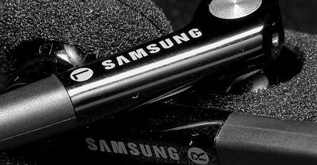 Samsung nie chce być gorszy od HTC, rozpoczyna współpracę z JAYS